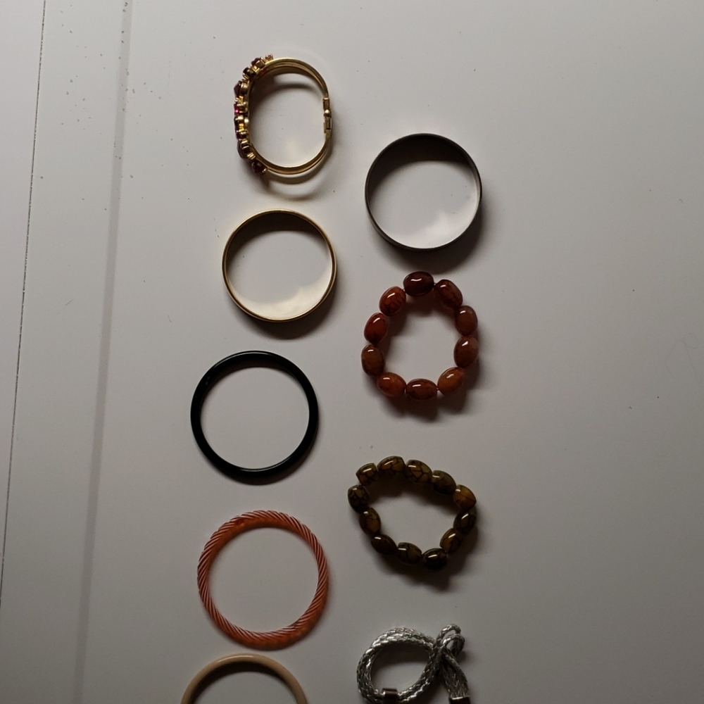 Bracelet lot ( 9 total)